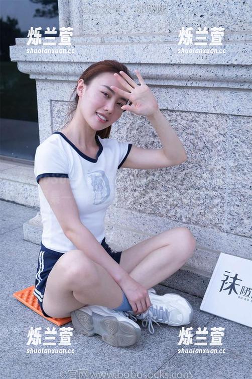 BoBoSocks袜啵啵 - 稚予的天鹅绒黑袜图集——你肯定也想下载看看吧？