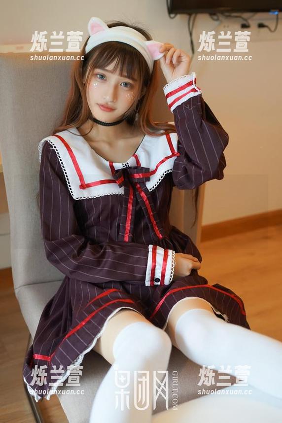 GIRLT果团网 - little贝壳喵的网袜写真集，时尚和柔软的绳结一同绽放，分享一下这个搭配。