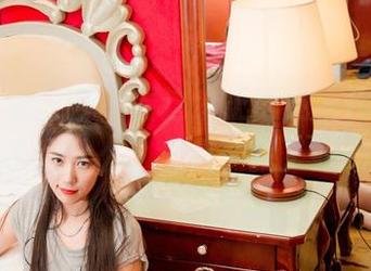 GIRLT果团网 – 看这个王语纯，用丝袜装点了点什么，上瘾了我了好吗？