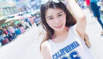 IMiss爱蜜社 – 这组娜大少爷的美足写真，让人不禁想当护足专家。