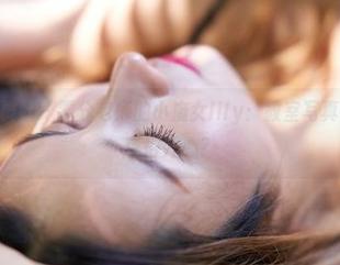 MiiTao蜜桃社 – 零分老师的小魔女lily：教室写真，谁说不能玩得开心？