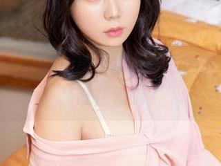 MyuA(뮤아)的原图写真，透明而真实，嘘，是谁在偷瞄？