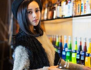 TGOD推女神 – 王语纯的职业装图集：真想扒拉一下那些定制设计