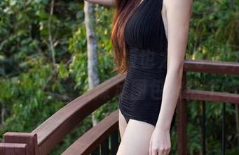 TuiGirl推女郎 – 地板也太冷了吧，但没关系，土豆姐裸足图包火热上线！