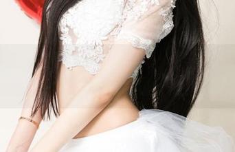 UGirls尤果网 – 高清图集：看一只香蕉船的礼服怎样撑得起属于她的舞台
