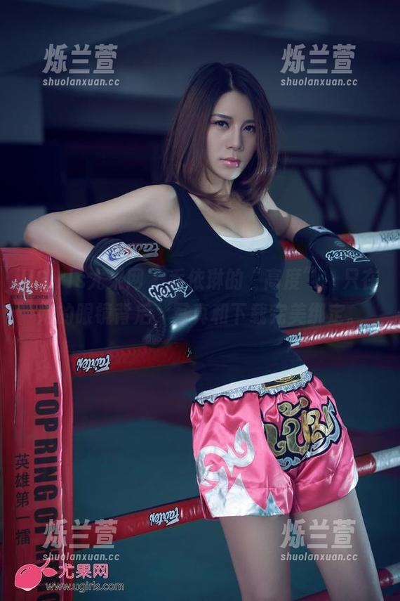 UGirls尤果网 - 乔依琳的“高度”，只在她的眼镜背后，写真和下载完美绑定。