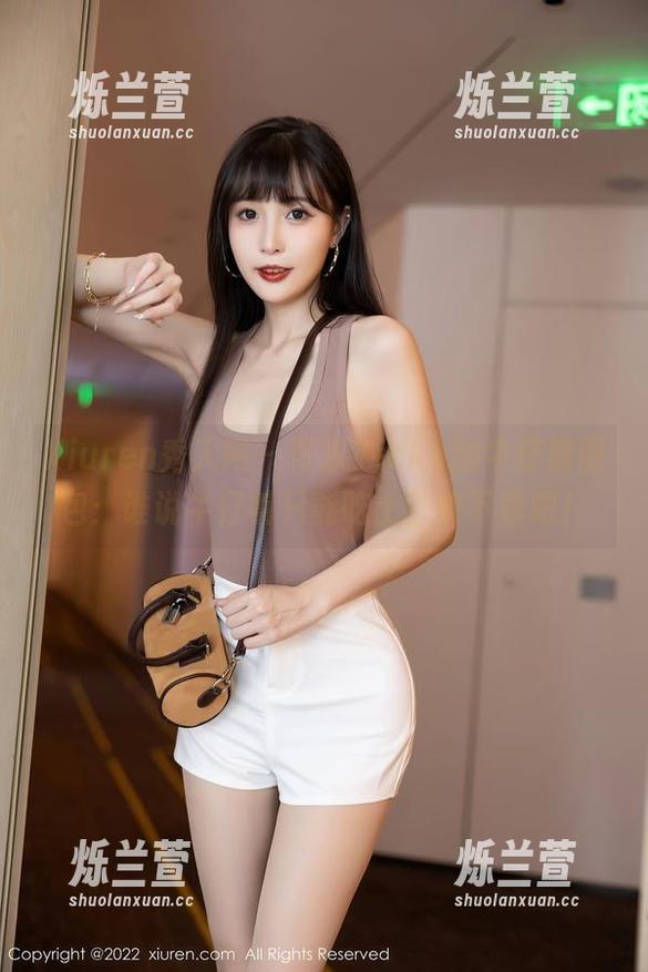 Xiuren秀人网 - 可乐Vicky的牛仔裤图包：谁说牛仔裤只能吃土？快下载吧！
