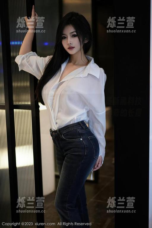 Xiuren秀人网-小果冻儿 Xiuren秀人网 - 小果冻儿的最新黑科技:丝袜美腿照片,见识一下这神奇的长度吧~