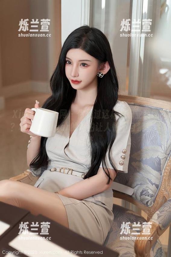 Xiuren秀人网 - 你见过这样的职业装吗？杨晨晨sugar的私拍让人情不自禁想细细品味。