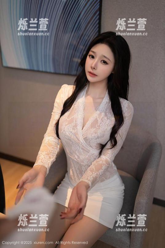 Xiuren秀人网 - 林文文yooki的校园私拍，注意在这里，旁边的树也很有“身份”