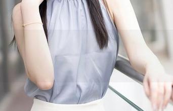 Xiuren秀人网 – 高清影像中的柚柚小奶瓶，修女形象竟然引人驻足