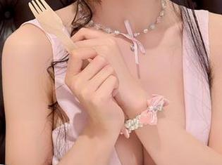 Yiko湿润兔来啦！来见证她的冬季COS与即兴小舞蹈
