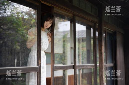 けん研(けんけん)上线！她的厨娘cos原图太诱惑，直叫我心神摇曳！