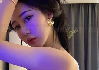 微密圈 – 喂，谁撕掉了不爱笑的赛琳的最新原图？透明得一清二楚！