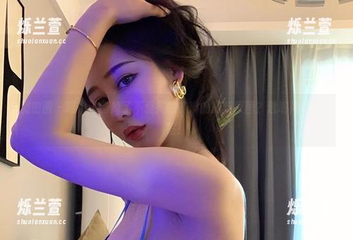 微密圈 - 喂，谁撕掉了不爱笑的赛琳的最新原图？透明得一清二楚！