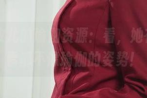 丽柜 – 敏儿的瑜伽资源：看，她在用怎么看都不像瑜伽的姿势！