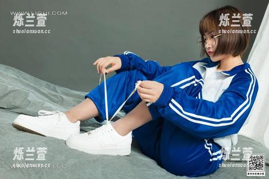 丽柜 - 文芮的运动与美图：每次做抬腿时都想踩在美丽上！