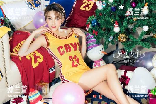 克拉女神 - 小芹的泳衣照，让我不知道该看图片还是她本身…
