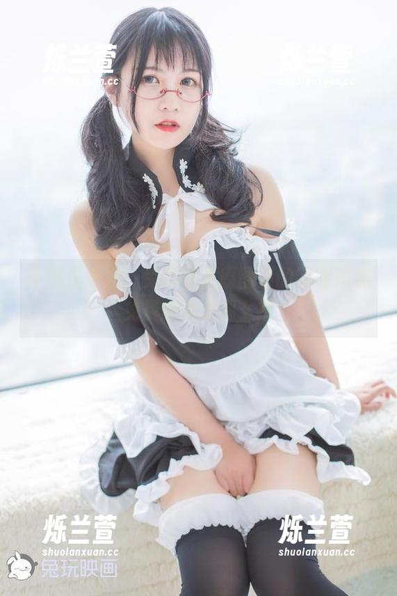 不仅仅是腿，兔玩映画原图里的制服妹妹，免费的就是那么撩。