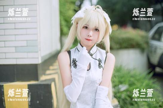 向小圆的白色软绵绵～这写真集下载无误，让人忍不住想象那轻盈的影子。