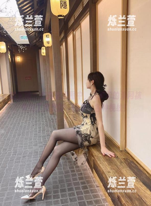 微密圈 - 在高清原图中，周妍希的渔网袜做到了完美的‘网罗’各种视线！