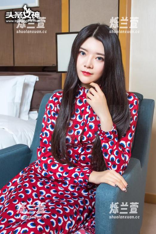头条女神-马丽华 头条女神 - 梦中偶像:马丽华最新作品中的美足,走路都带风?