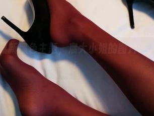 微密圈 – 最新黑色主题，宸大小姐的图片让人目不转睛！
