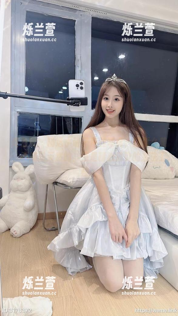微密圈 - 精选小萌子黑丝写真，腿那么美，不知是天然的，还是精心渲染的魔法工程。