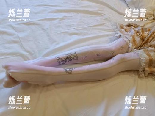 在校园中遨游，想要个公主抱的COS图包不停引发联想。