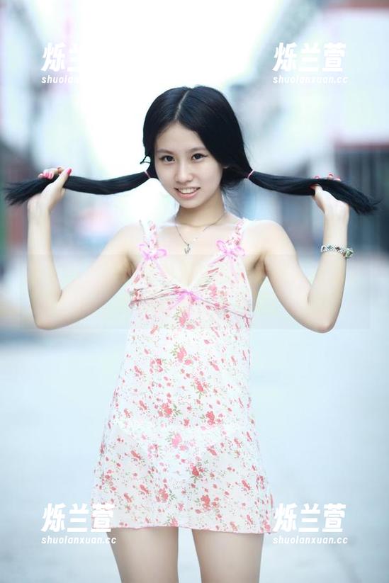 推女神 - 谁让佟蔓海边的美太抓人眼球了，快别犹豫，下载吧！