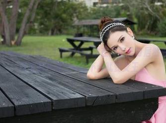 推女神 – 不敢相信谭晓彤把Elise放在图包里时居然做了如此大幅度的升级，一言不合就变女王。