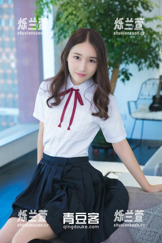 推女神 - 谭晓彤的校园美图合集：在学术与颜值间切换，你看到了吗？