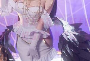 看星之迟迟的情人节写真，斯卡哈同人就像那种“好像在某处见过”的美
