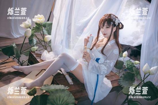 是一只熊仔吗和圣诞树的亲密关系！精选写真真的很催泪…