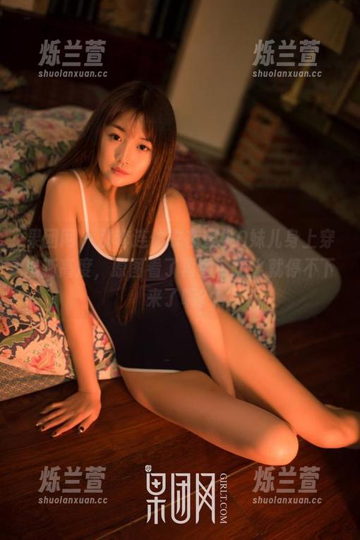 果团网 - 那套连体衣在蜜桃Q妹儿身上穿出新高度，原图看了再看，怎么就停不下来了呢？