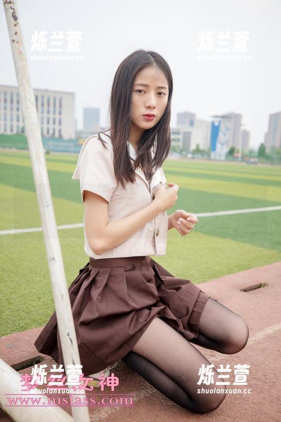 梦丝女神 - 红裙配玥玥，资源就在线，快来这场潮流“课程”吧！