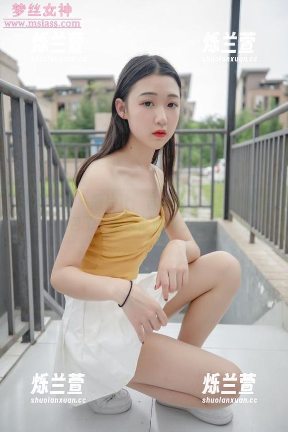 梦丝女神 - 图片社：苏柔的美足又被我抓包了，你准备好看了吗？