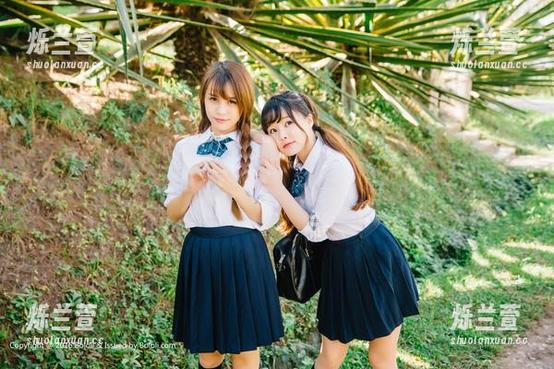 波萝社 - 定制写真里的Suki朱忆音，教室一角的故事，略带点小暧昧。