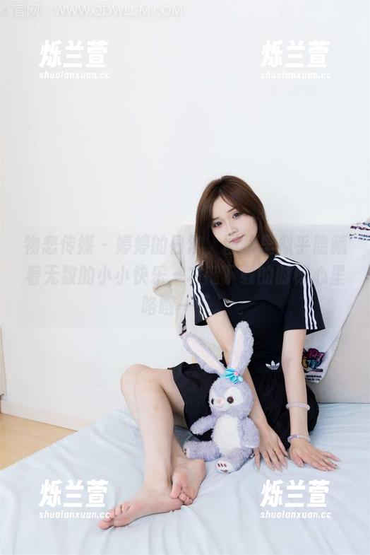 物恋传媒 - 婷婷的日常，图片里似乎隐藏着无数的小小快乐，右键下载的时候心里咯噔一下。