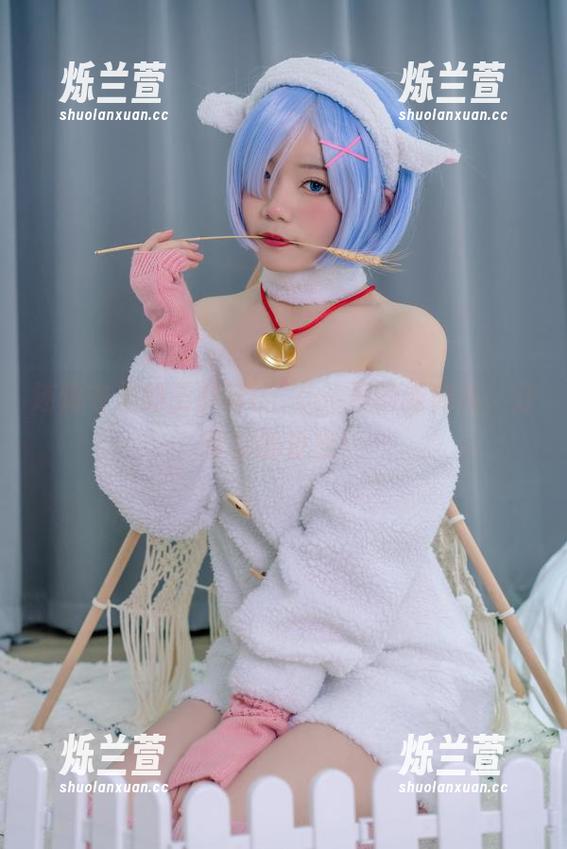 连体衣里的王胖胖u，cos界的新宠儿，分享你的反应！