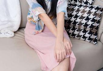 甜予摄影 – 一起来欣赏思思的白棉袜美图，分享这个袜控的心灵之旅！