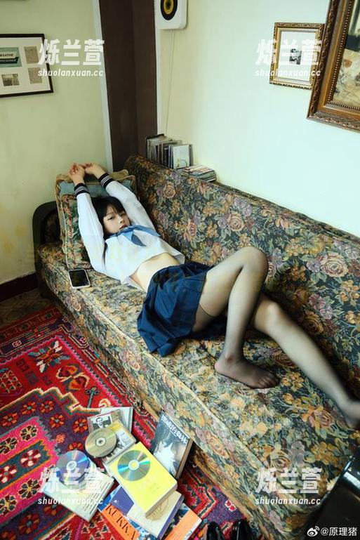当白莉爱吃巧克力遇上霞沢美游，cos出了什么惊人的火花？就很期待呢！