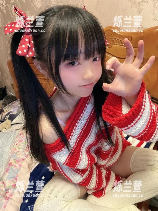 下载神沢永莉的Suiri圣诞少女合集，瞅着就觉得，这到底是圣诞还是其他？