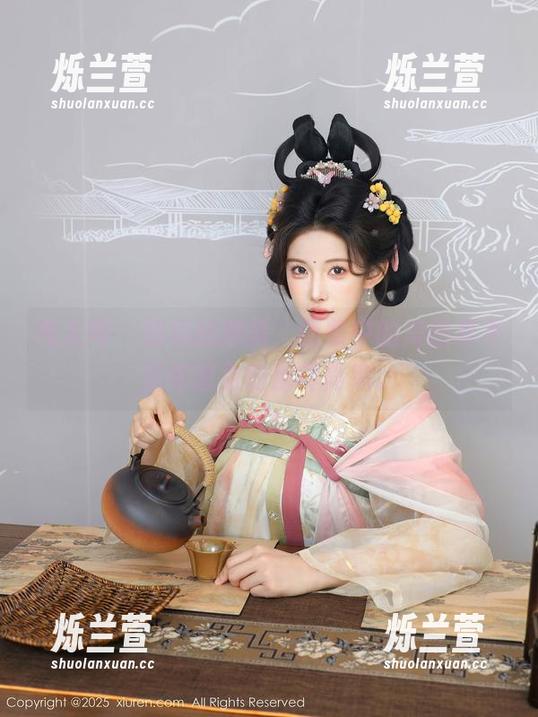 秀人网-娜露 秀人网 - 眼镜的娜露,图集中的美图真不是你想象的那样简单。