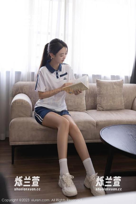 秀人网 - 小猪peggy的女仆系列私拍，原图也太可爱了吧，这种风格真让人想多看几眼。