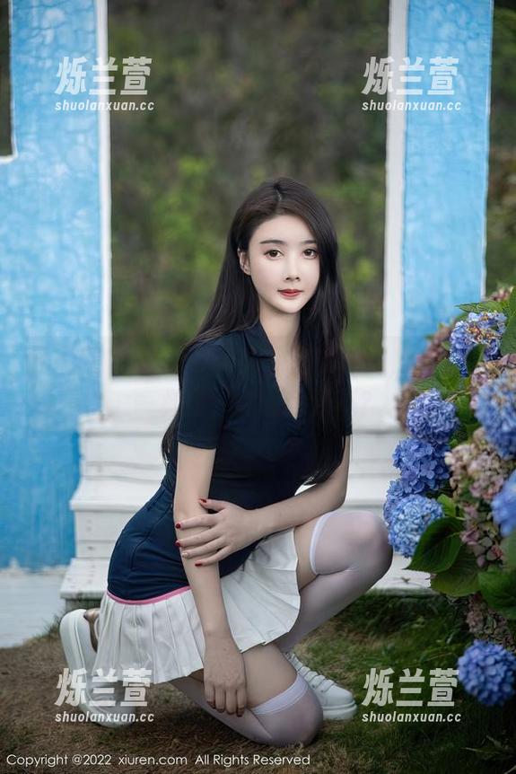 秀人网 - 软软roro图库里的花嫁，像蜜糖一样甜，你能舔到不？