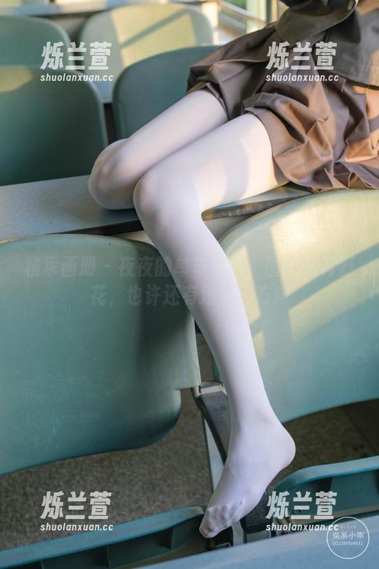 稚乖画册 - 夜夜的单车冒险：图片中有野花，也许还有迷失的方向