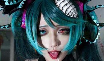 最新写真集刚上线！绞肉姬的芽亚里兔女郎，瞧这姿态，怎么那么撩？我只想傻傻盯着看。