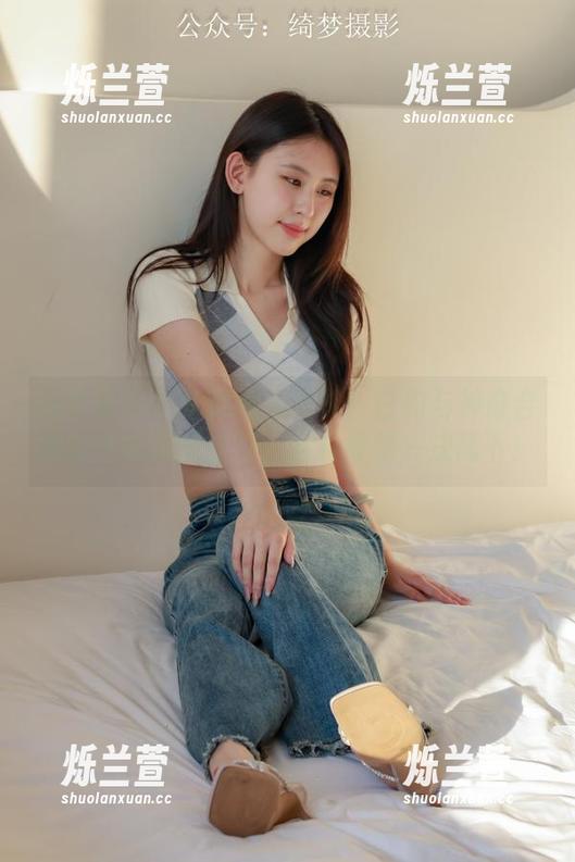绮梦摄影 - 定制双人写真：白韵与神奇合照对象的趣味比拼，各种姿势一决高下！