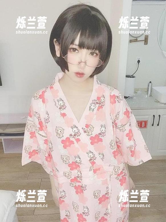 芋圆侑子+围裙=在线最具吸引力的公式，快来算算还有什么可能。